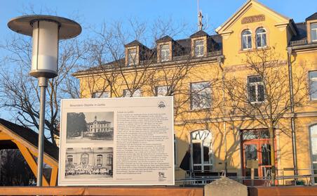 Neue Geschichtstafel an der Alten Schule Gohlis eingeweiht