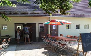 Wir suchen Mitarbeiter:innen für das Bistro im Zschonergrundbad